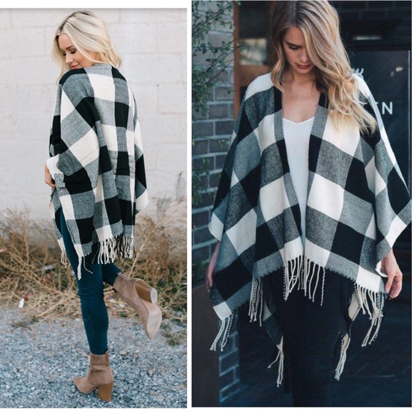 Sample Sale 5 Star Rated 🌟New Cozy Chic Plaid Fringe Poncho - Picture 8 of 10